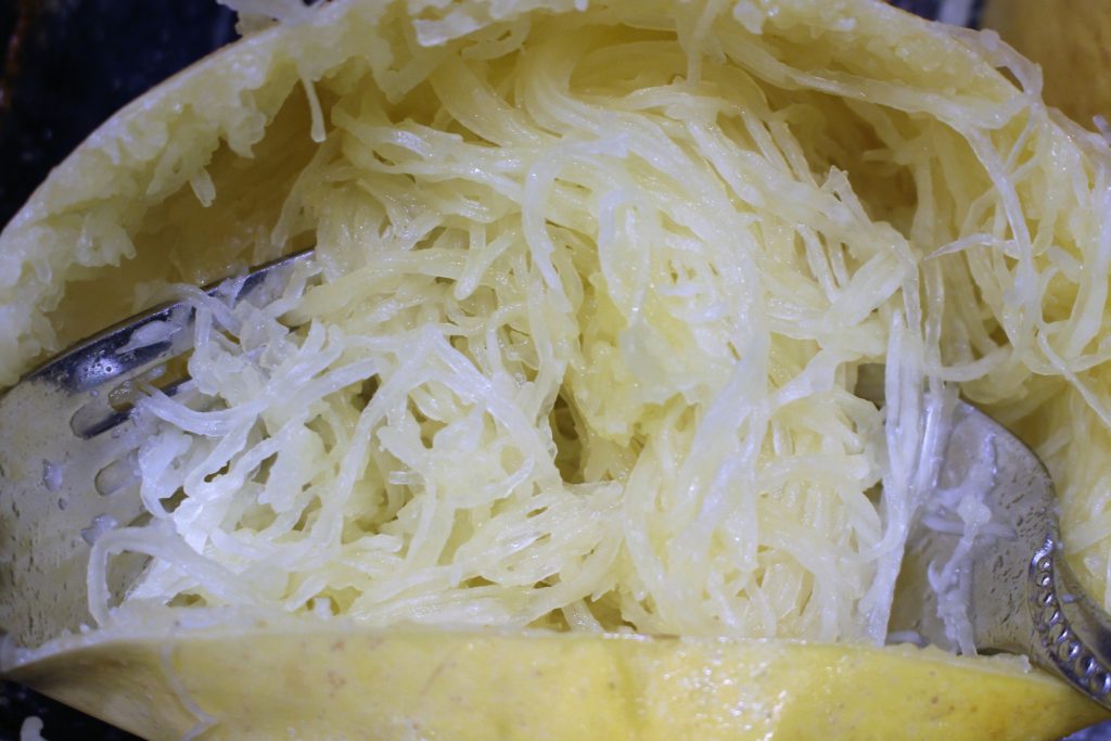 How to cook Spaghetti Squash. A delicious & healthy alternative to pasta. Perfect for Paleo, AIP & low carb dishes. www.thehealthnutmama.com
